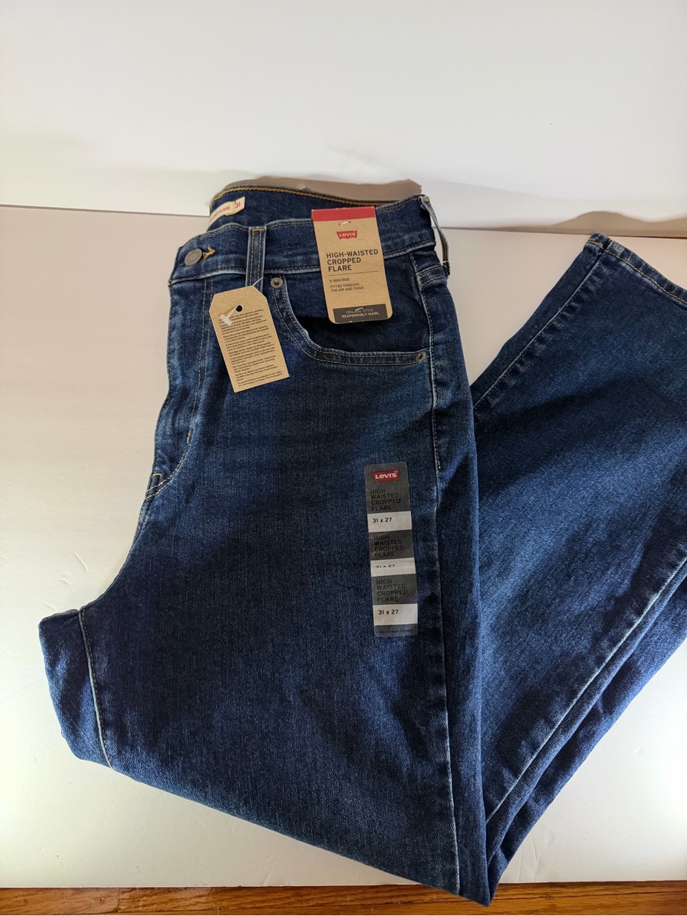 Levi’s high waisted cropped flare jeans NWT